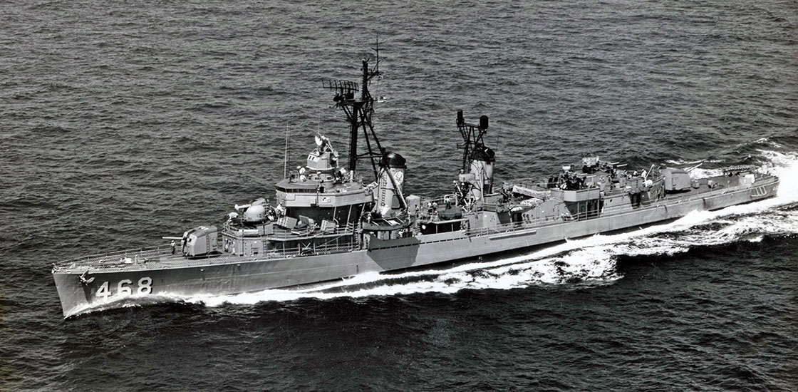 Cold-War-Ship-Photos-Taylor-at-sea
