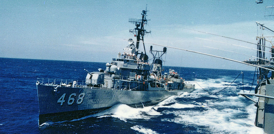 Cold-War-Ship-Photos-refueling-at-sea